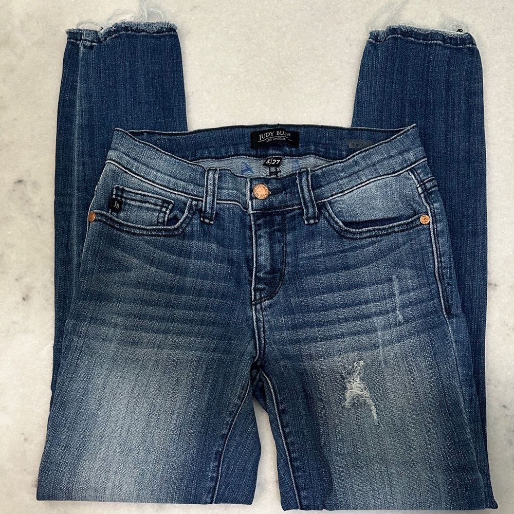 Judy Blue Distressed Ankle Jeans in Blue